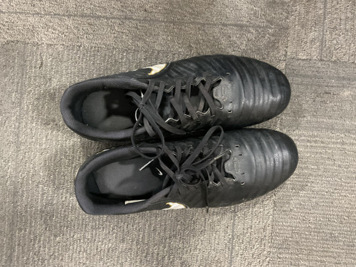 Vist Large View of Product Image Which is Used Nike TIEMPO CLEATS Soccer Cleats Black Senior 9.5