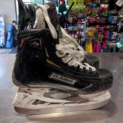 Vist Large View of Product Image Which is Used Bauer SUPREME 2S PRO Senior Hockey Skate Senior 5.5