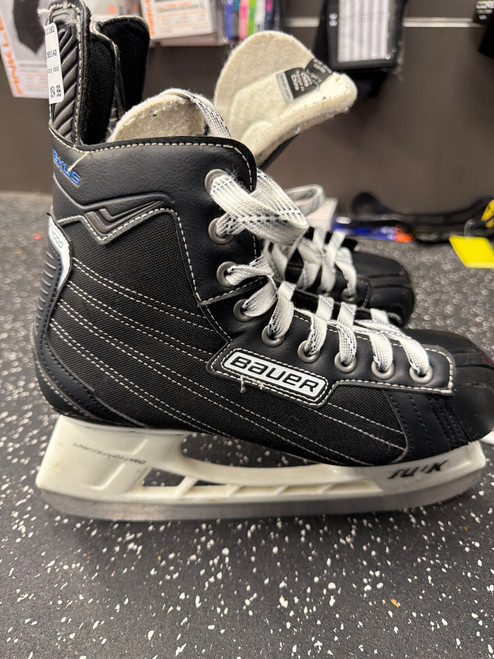 Vist Large View of Product Image Which is Used Bauer NEXUS 4000 Intermediate Hockey Skate Intermediate 6.0