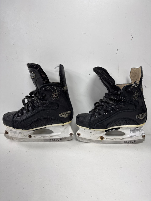 Vist Large View of Product Image Which is Used Mission AMP FLY Junior Hockey Skate Junior 03