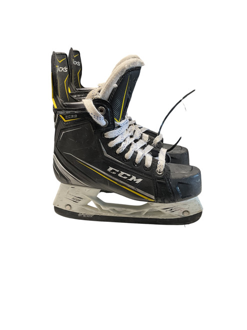 Vist Large View of Product Image Which is Used CCM TACKS 9090 SZ 4 Intermediate Hockey Skate Intermediate 4.0