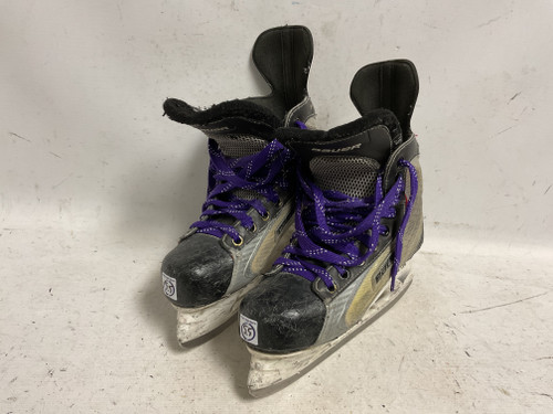 Vist Large View of Product Image Which is Used Bauer VAPOR X 40 Intermediate Hockey Skate Intermediate 5.5