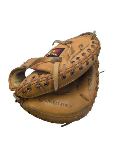 Vist Large View of Product Image Which is Used Easton BLACK MAGIC SERIES BB/SB Catchers RH Throw Brown 30"