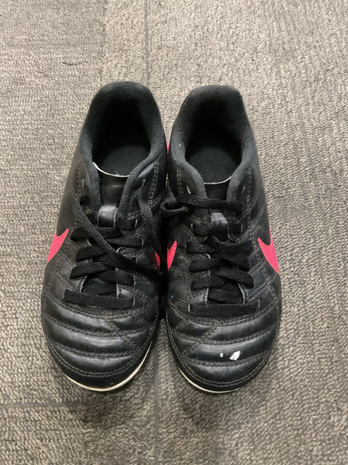 Vist Large View of Product Image Which is Used Nike SOCCER CLEATS Soccer Cleats Black And Pink Youth 10.0