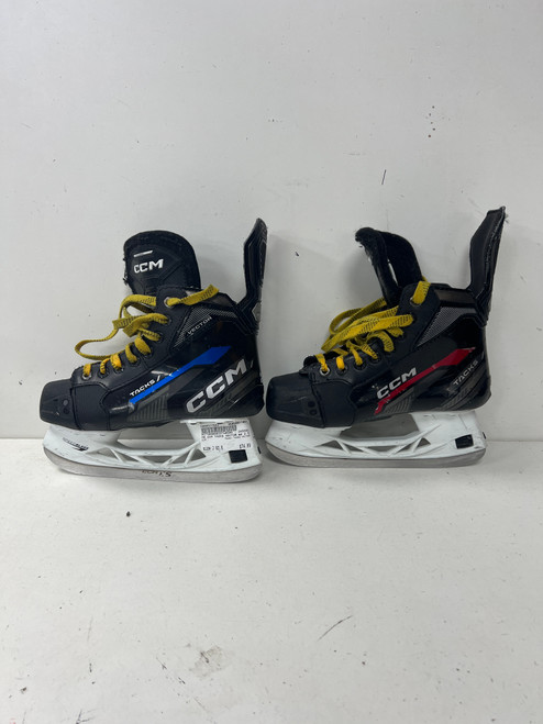 Vist Large View of Product Image Which is Used CCM TACKS VECTOR Junior Hockey Skate Junior 02.5