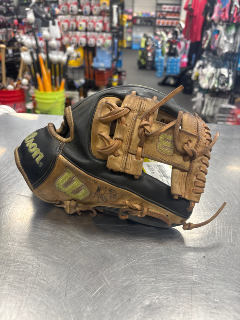 Vist Large View of Product Image Which is Used Wilson A2000 1786 BB/SB Glove RH Throw Brown 11 1/2"