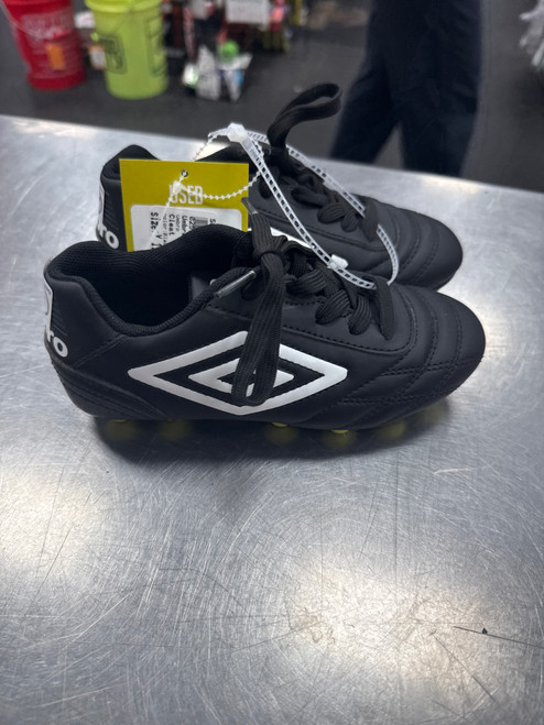Vist Large View of Product Image Which is Used Umbro BASIC Soccer Cleats Black Youth 11.0