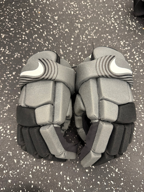 Vist Large View of Product Image Which is Used Nike VAPOR LT YOUTH Lacrosse Gloves Junior Black SM