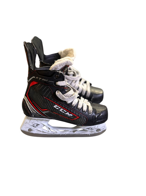 Vist Large View of Product Image Which is Used CCM JET SPEED Intermediate Hockey Skate Intermediate 3.5