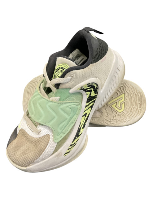 Vist Large View of Product Image Which is Used Nike Basketball Shoes Y White Youth 12.0