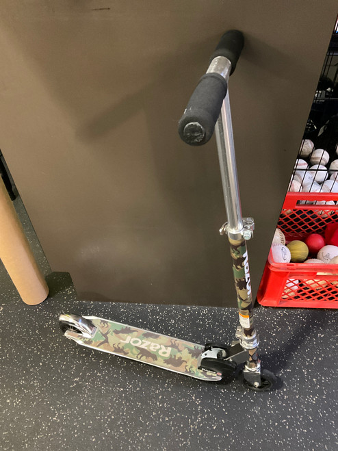 Vist Large View of Product Image Which is Used Razor CAMO RAZOR SCOOTER Scooter Green