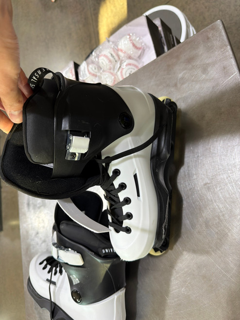 Vist Large View of Product Image Which is Used UNIVERSAL SKATE DESIGN SWAY TEAM 57 Senior Aggressive Skates White Senior 9
