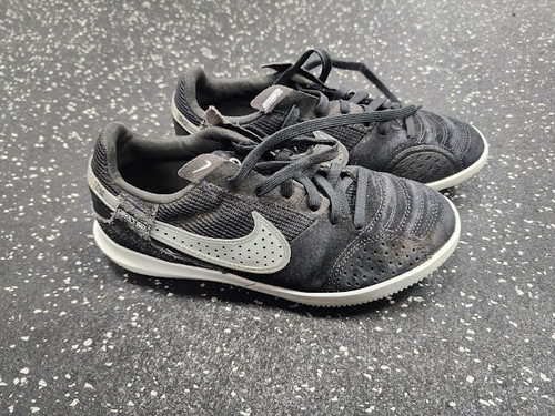 Vist Large View of Product Image Which is Used Nike Soccer Turf Shoes Black Junior 02.5