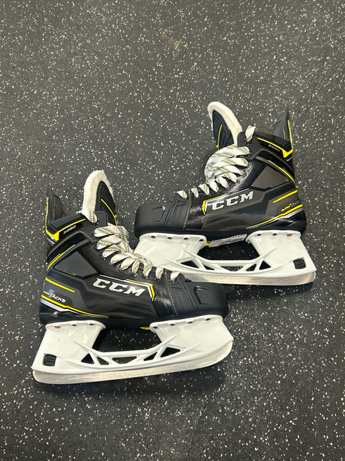 Vist Large View of Product Image Which is Used CCM SUPER TACKS 9380 Senior Hockey Skate Senior 6.5