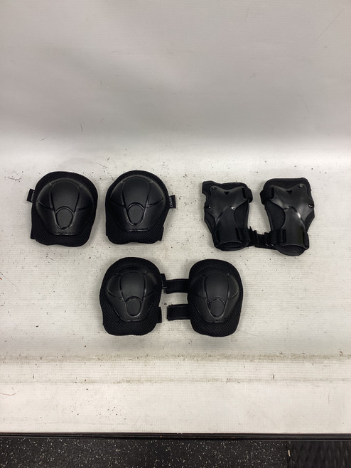 Vist Large View of Product Image Which is Used Inline Protective Set Black SM
