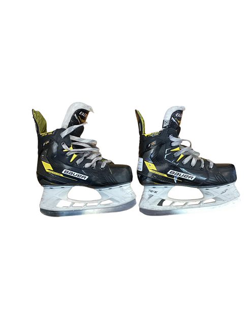 Vist Large View of Product Image Which is Used Bauer SUPREME M4 Junior Hockey Skate Junior 02.5