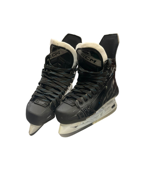 Vist Large View of Product Image Which is Used CCM JETSPEED FT675 Intermediate Hockey Skate Intermediate 4.0