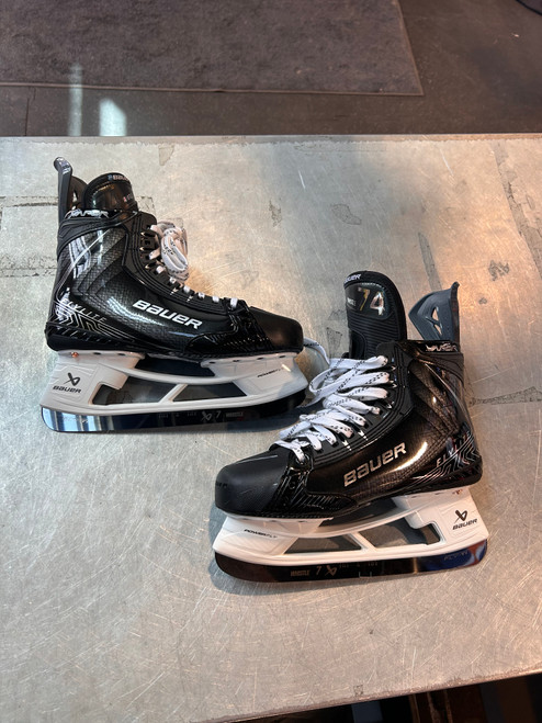 Vist Large View of Product Image Which is Used Bauer VAPOR FLYLITE Senior Skate Black Senior 9