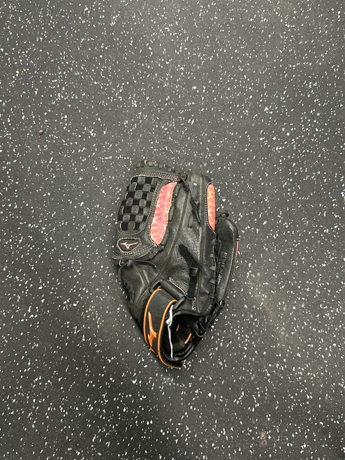 Vist Large View of Product Image Which is Used Mizuno FINCH BB/SB Glove RH Throw Pink 11"
