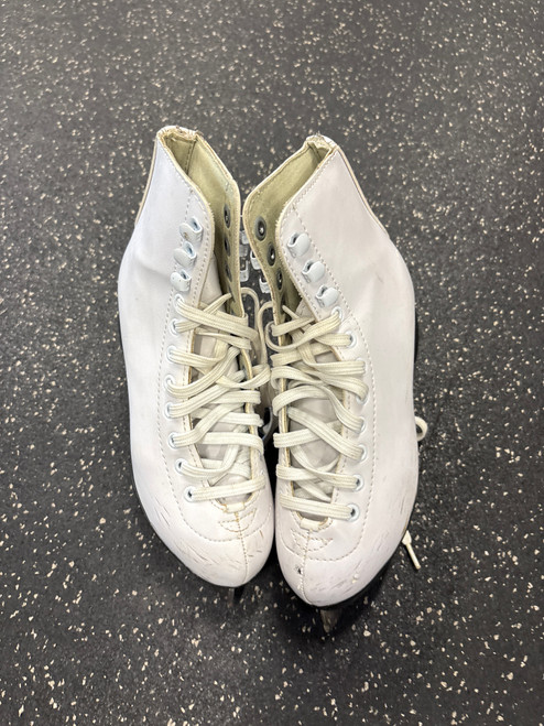 Vist Large View of Product Image Which is Used American Athletic FIGURE SKATES Girls Figure Skate White Junior 02