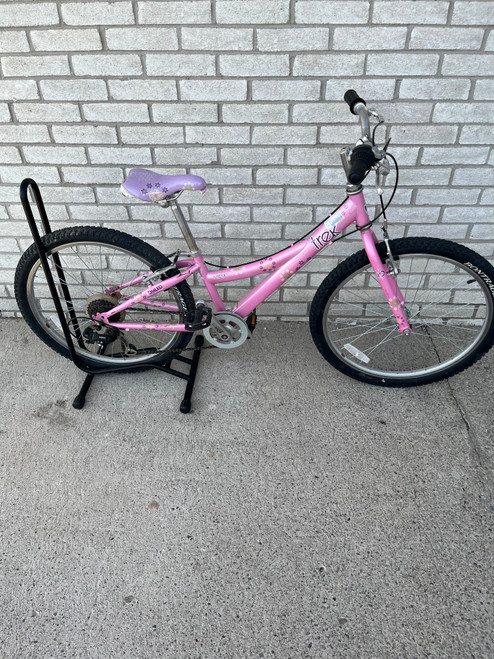 Vist Large View of Product Image Which is Used Trek MT 200 Mountain Bike Girls Pink 24"