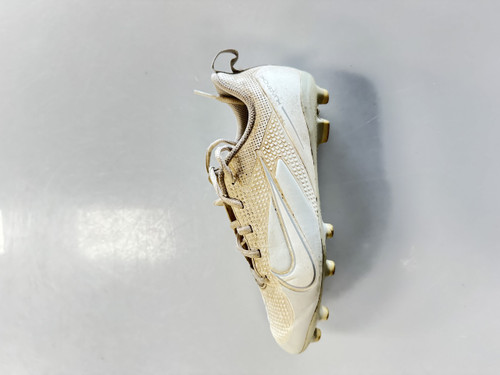 Vist Large View of Product Image Which is Used Nike Soccer Cleats White Junior 02.5