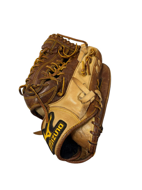 Vist Large View of Product Image Which is Used Mizuno CLASSIC PRO BB/SB Glove RH Throw None 12 3/4"