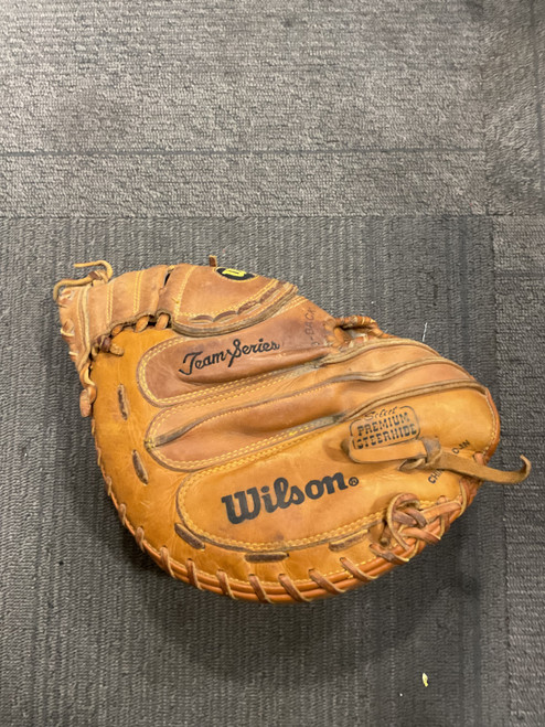 Vist Large View of Product Image Which is Used Wilson TEAM SERIES BB/SB Catchers RH Throw Brown 33"