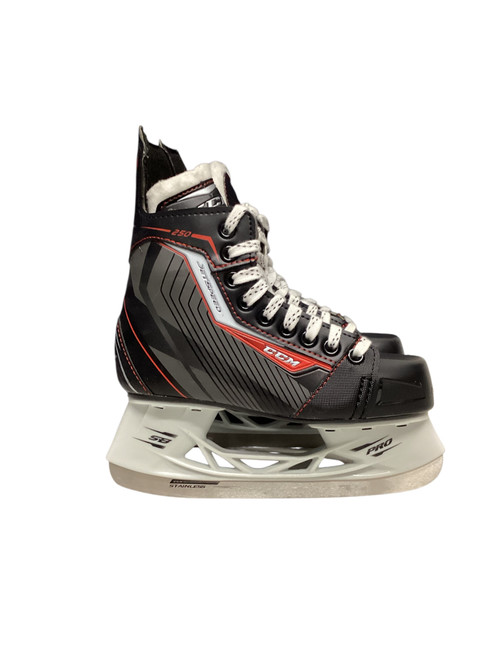 Vist Large View of Product Image Which is Used Bauer X200 Junior Hockey Skate Junior 02