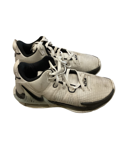 Vist Large View of Product Image Which is Used Nike Basketball Shoes M White Youth 07.0