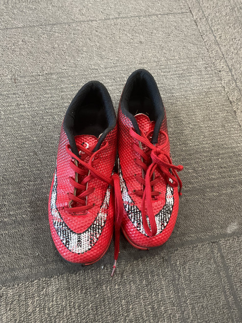 Vist Large View of Product Image Which is Used LEDCI Soccer Indoor Shoes Red Junior 04.5
