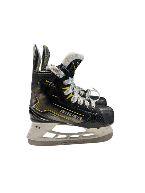 Vist Large View of Product Image Which is Used Bauer M40 SZ Y 12.5 Youth Hockey Skate Youth 12.5
