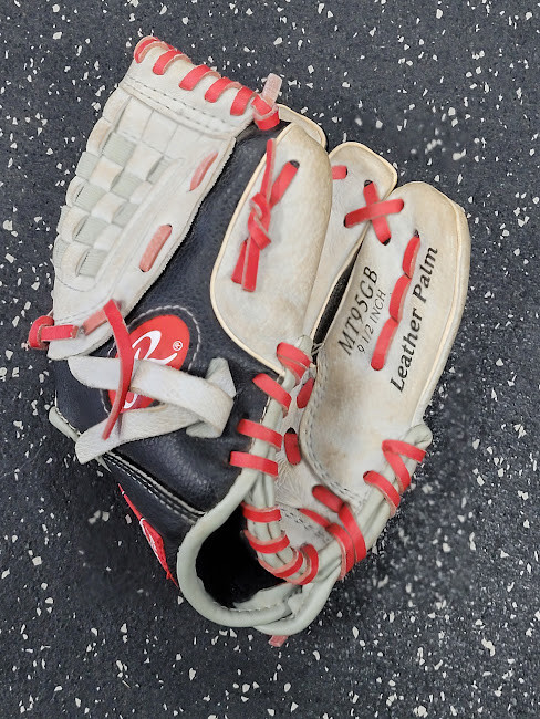 Vist Large View of Product Image Which is Used Rawlings MT95GB BB/SB Glove T-ball Grey 9 1/2"