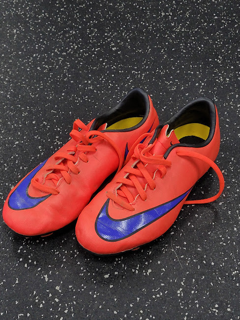 Vist Large View of Product Image Which is Used Nike Soccer Cleats Red Junior 02.5