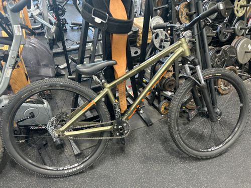 Vist Large View of Product Image Which is Used HARO THREAD ONE Mountain Bike Mens Dark Green 43-47cm - 17-18" - MD Frame