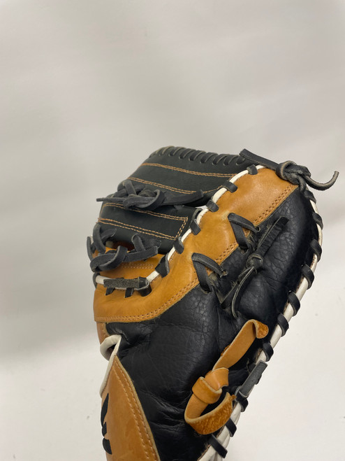 Vist Large View of Product Image Which is Used Easton PARAGON P3Y BB/SB First Base RH Throw Black And Natural 12 1/2"