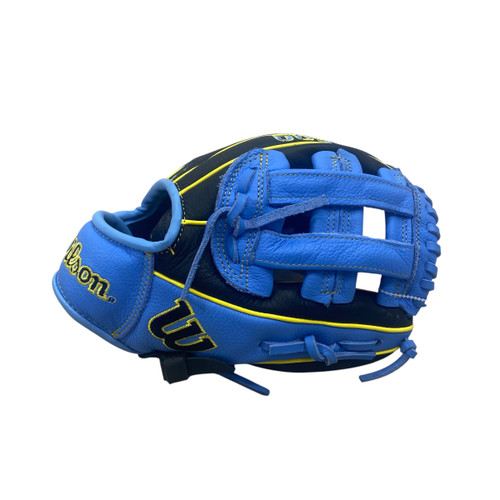Vist Large View of Product Image Which is Used Wilson A500 A05RB25105 BB/SB Glove RH Throw Black 10 1/2"