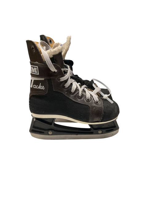 Vist Large View of Product Image Which is Used CCM TACKS SZ Y 9 Youth Hockey Skate Youth 09.0