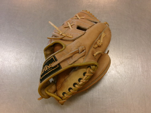 Vist Large View of Product Image Which is Used Wilson PAUL BLAIR BB/SB Glove RH Throw Tan 10 1/2"