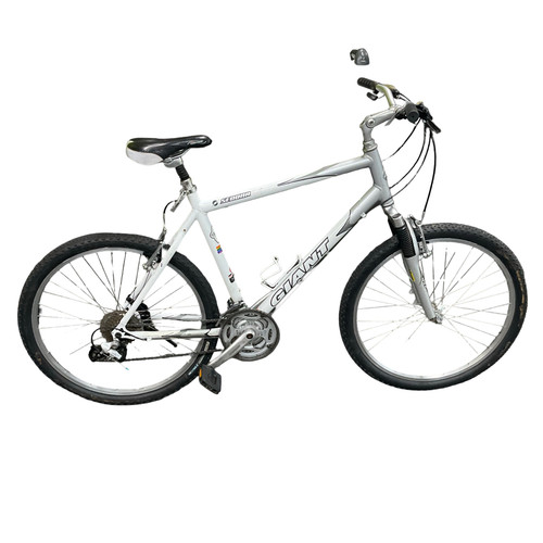 Vist Large View of Product Image Which is Used Giant SEDONA Hybrid/City Bike Mens White 51-53cm - SM Mens Frame