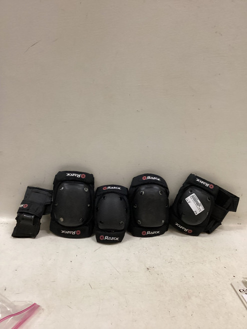 Vist Large View of Product Image Which is Used Inline Protective Set Black Junior