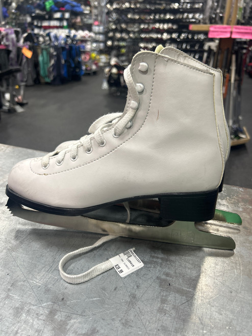 Vist Large View of Product Image Which is Used DBX CLASSIC WomensFigure Skate White Senior 7