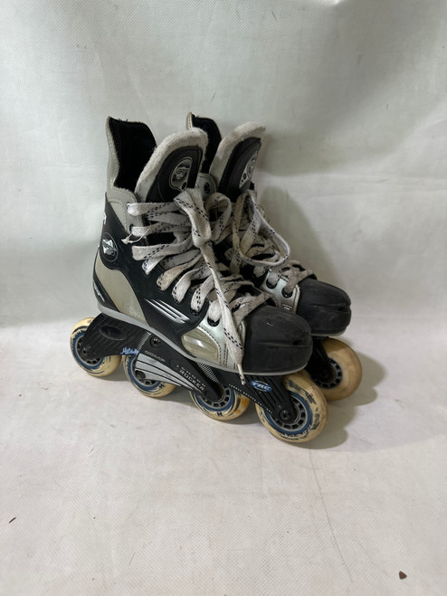 Vist Large View of Product Image Which is Used Bauer VAPOR COMP ROCKER SZ 4 Junior Rec Fitness Skates Black Junior 04