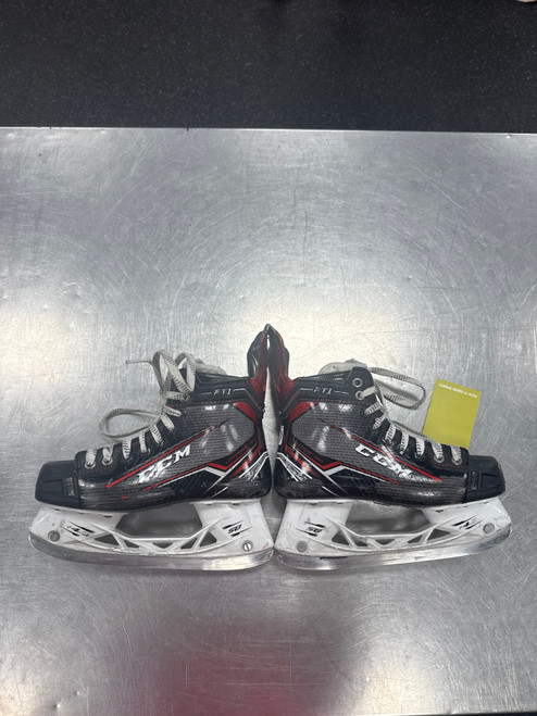 Vist Large View of Product Image Which is Used CCM JETSPEED FT1 Junior Hockey Skate Junior 04