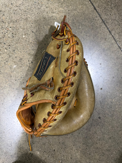 Vist Large View of Product Image Which is Used FLEETWING CATCHERS MITT BB/SB Catchers RH Throw Brown 30"