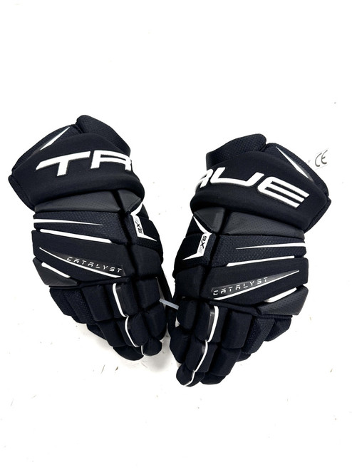 Vist Large View of Product Image Which is Used True CATALYST 9X5 PRO Senior Gloves Black 13"
