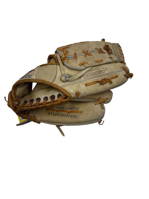 Vist Large View of Product Image Which is Used SKYLINE 325T BB/SB Glove RH Throw Tan 11 1/2"