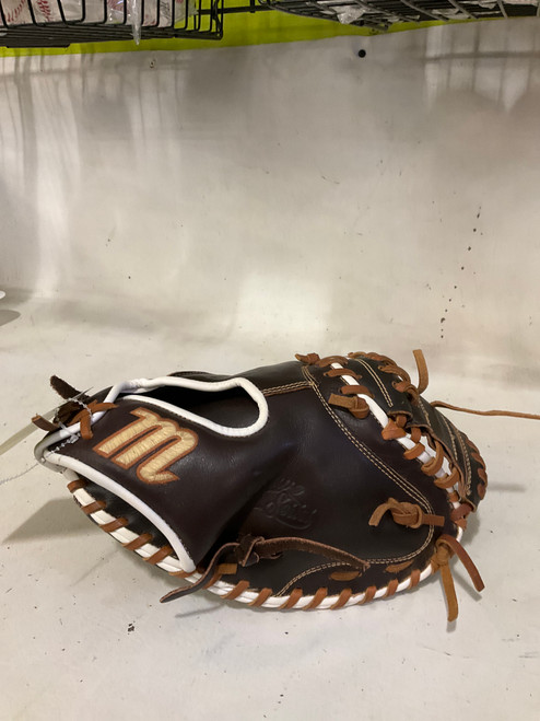 Vist Large View of Product Image Which is Used Marucci KR22001 KREWE SERIES BB/SB Catchers RH Throw Brown 32"