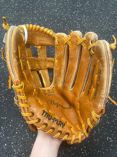 Vist Large View of Product Image Which is Used TRU PLAY TF40 BB/SB Glove RH Throw Brown 12"