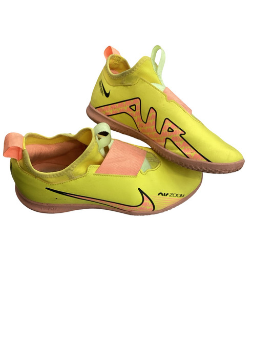 Vist Large View of Product Image Which is Used Nike Soccer Indoor Shoes Yellow Senior 5.5